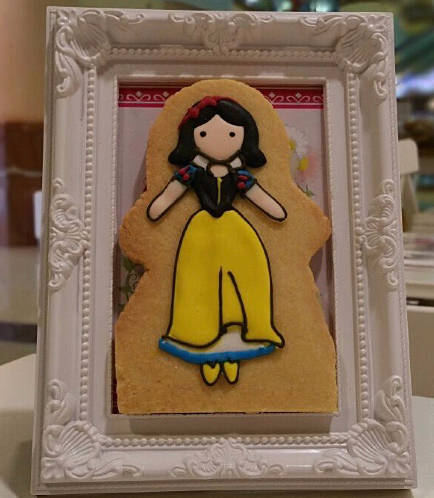 Snow White Themed Cookie in Frame